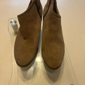Lucky Brand, 9.5W, Beige Super Cute Only worn a few times.